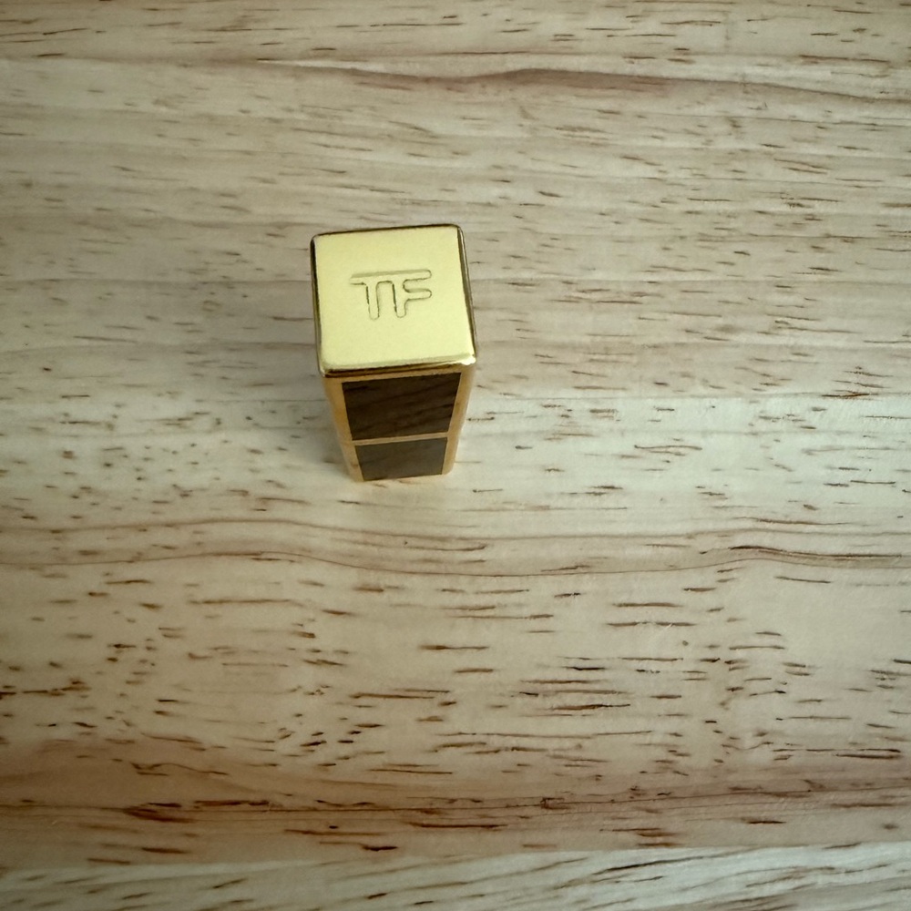 Tom Ford Mini Scarlet Lipstick - Picture 4 of 5